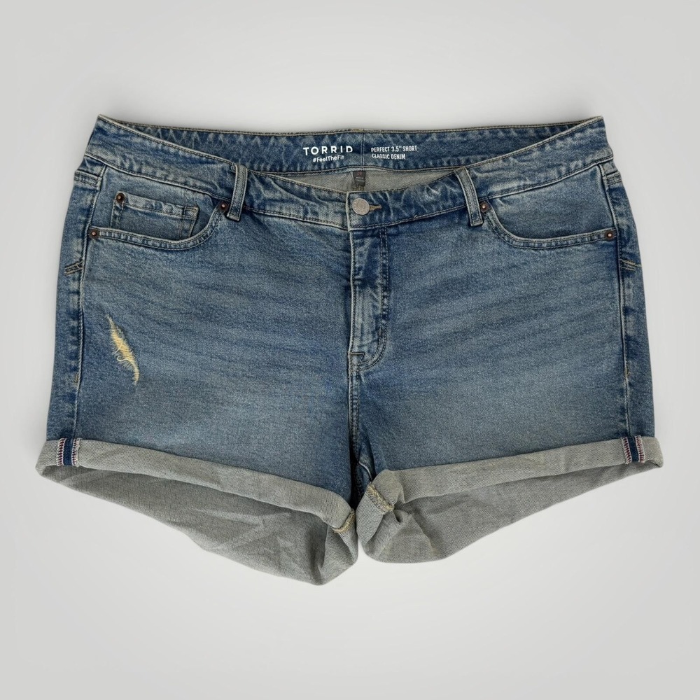 Torrid Perfect 3.5 Denim Shorts Womens 20 Blue Cuffed‎ Distressed Stretch NWT